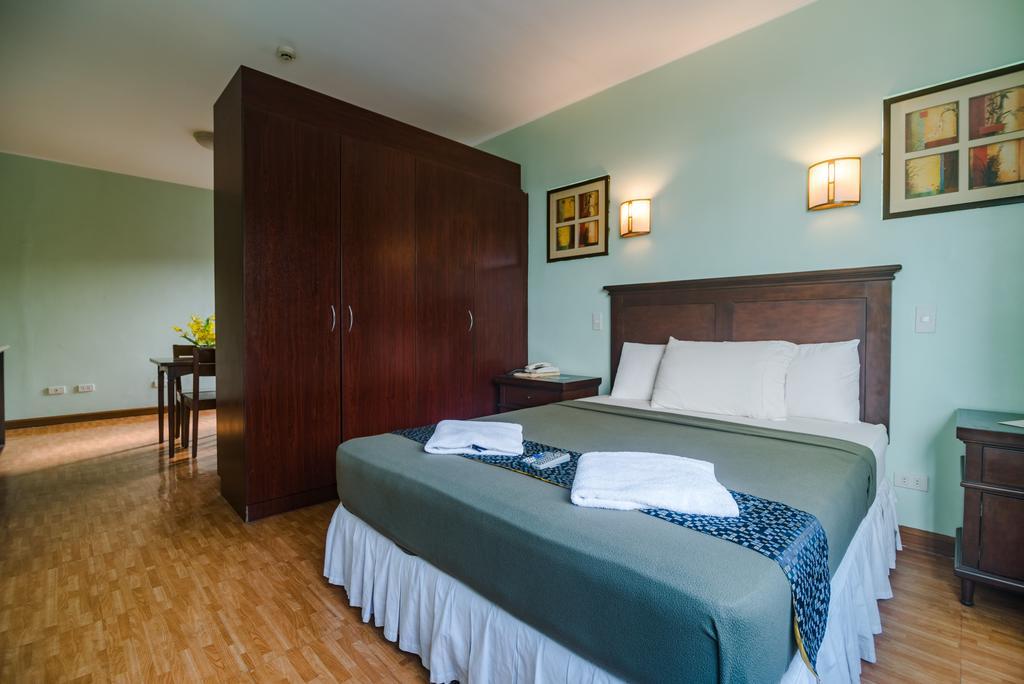 Oftana Suites Mandaue-stad Buitenkant foto