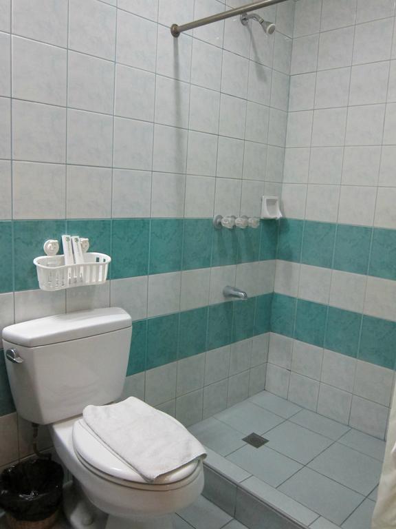 Oftana Suites Mandaue-stad Buitenkant foto