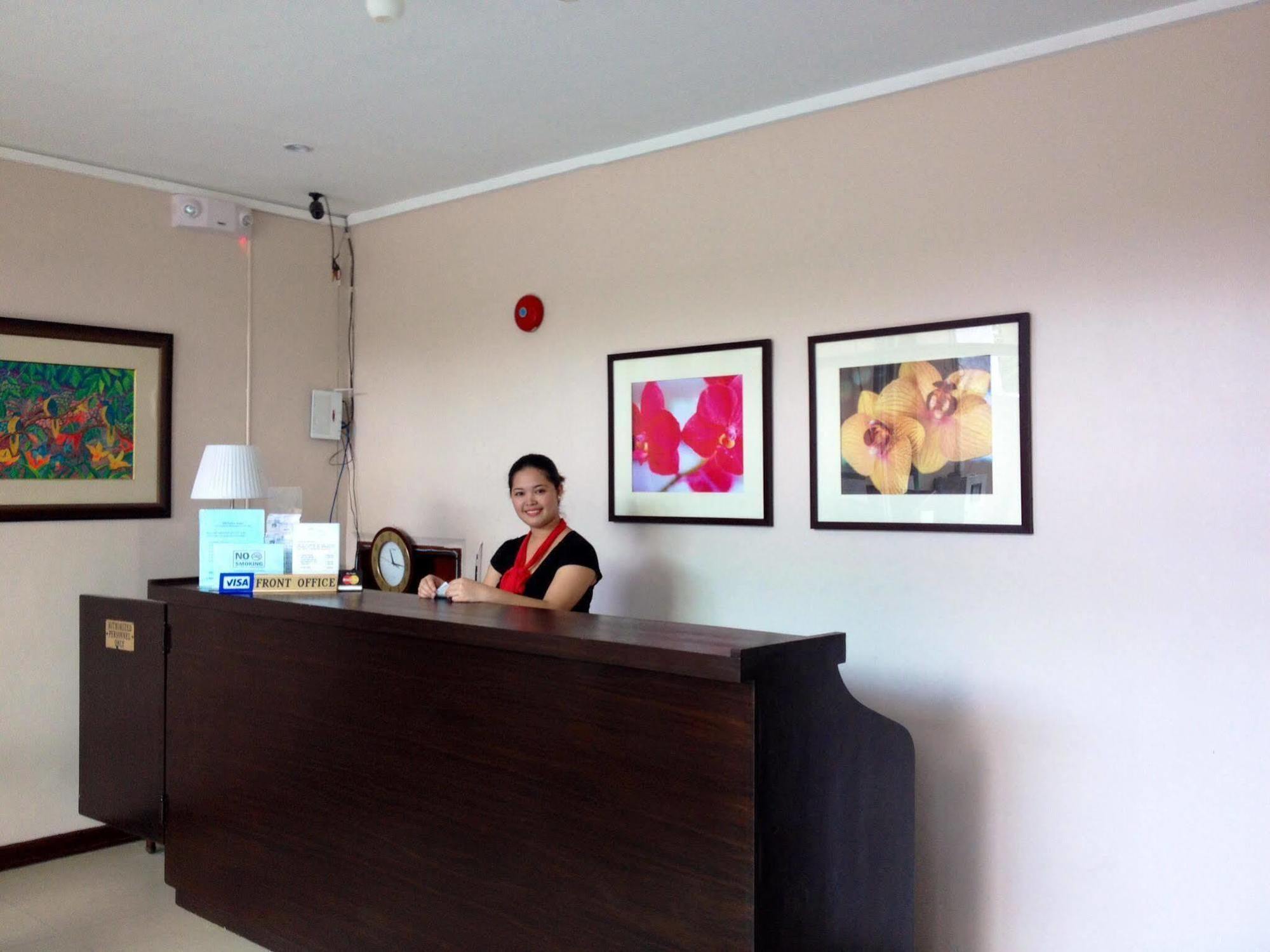 Oftana Suites Mandaue-stad Buitenkant foto