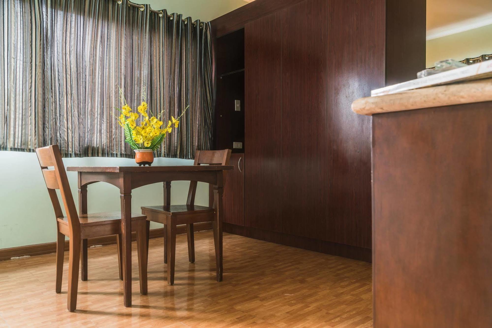 Oftana Suites Mandaue-stad Buitenkant foto