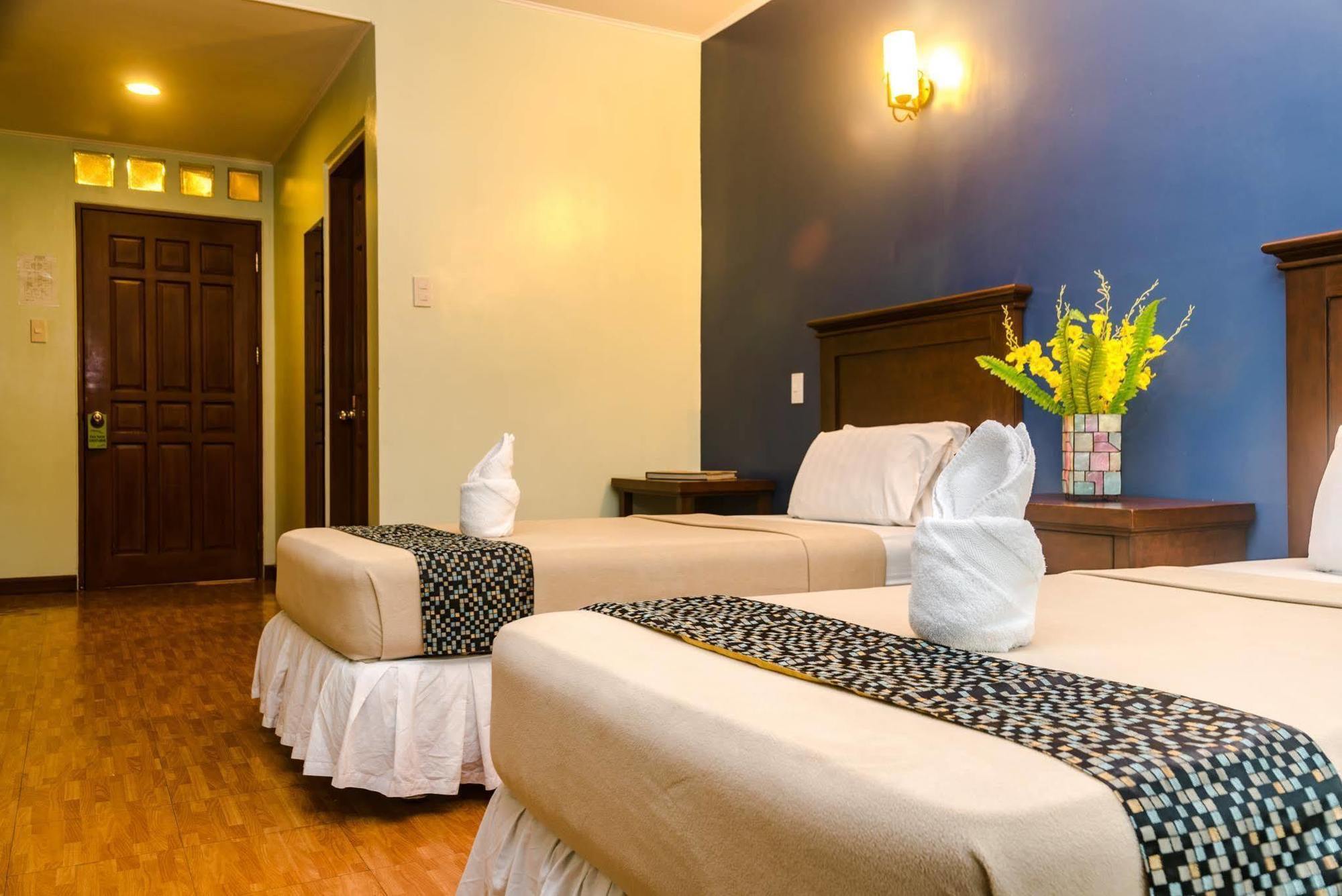 Oftana Suites Mandaue-stad Buitenkant foto