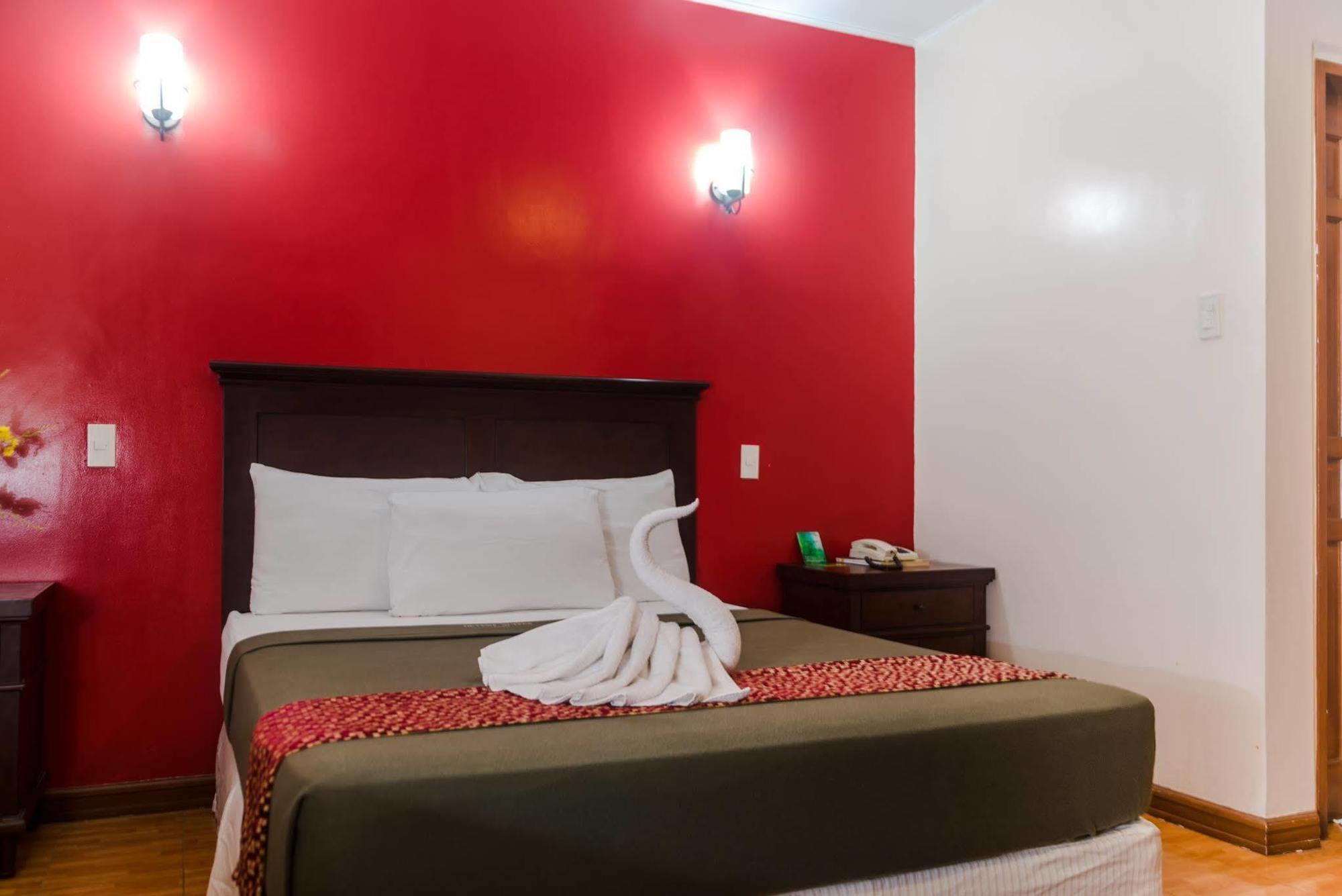 Oftana Suites Mandaue-stad Buitenkant foto