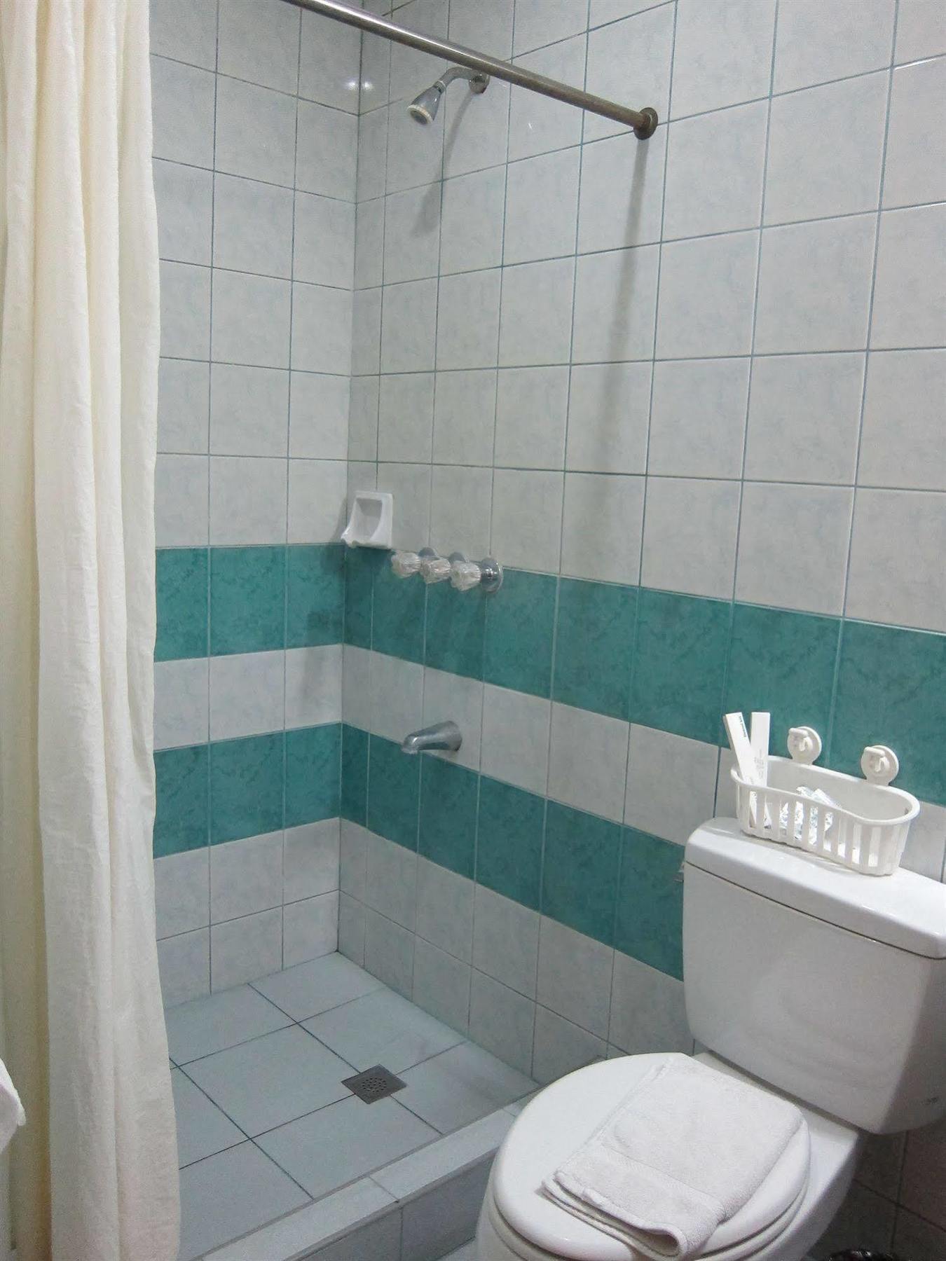 Oftana Suites Mandaue-stad Buitenkant foto
