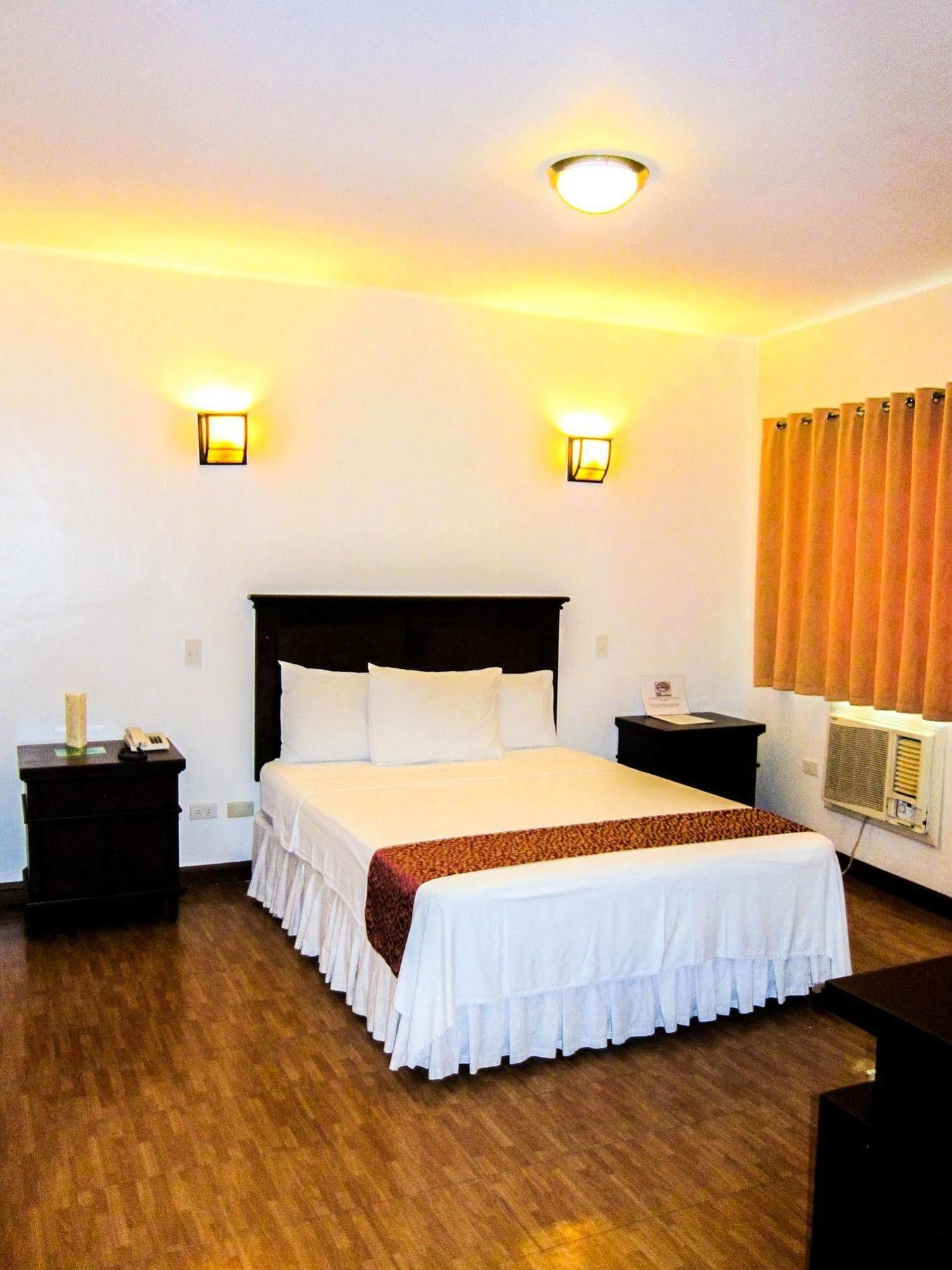 Oftana Suites Mandaue-stad Buitenkant foto