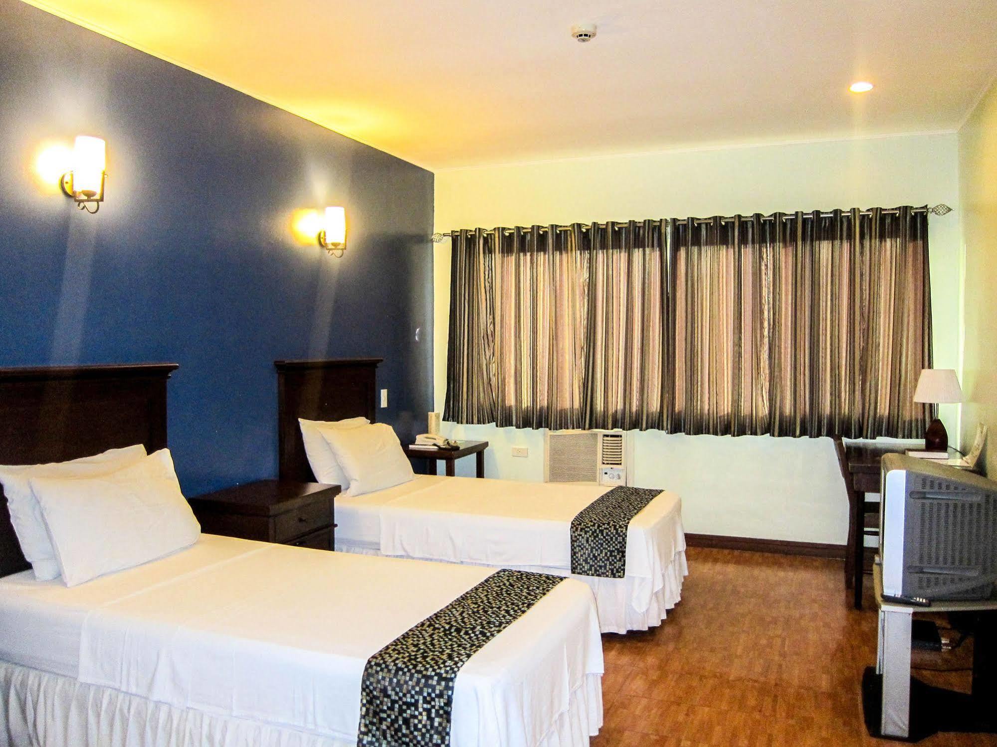 Oftana Suites Mandaue-stad Buitenkant foto