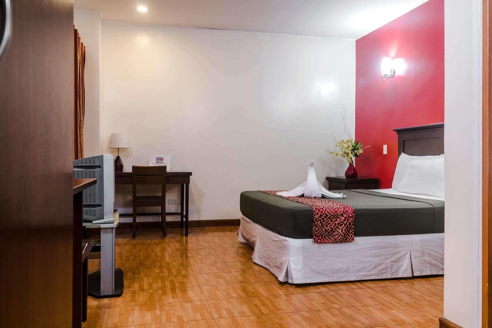 Oftana Suites Mandaue-stad Buitenkant foto