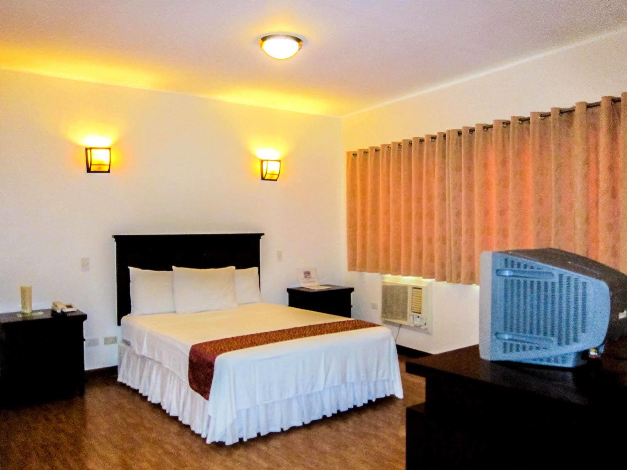 Oftana Suites Mandaue-stad Buitenkant foto