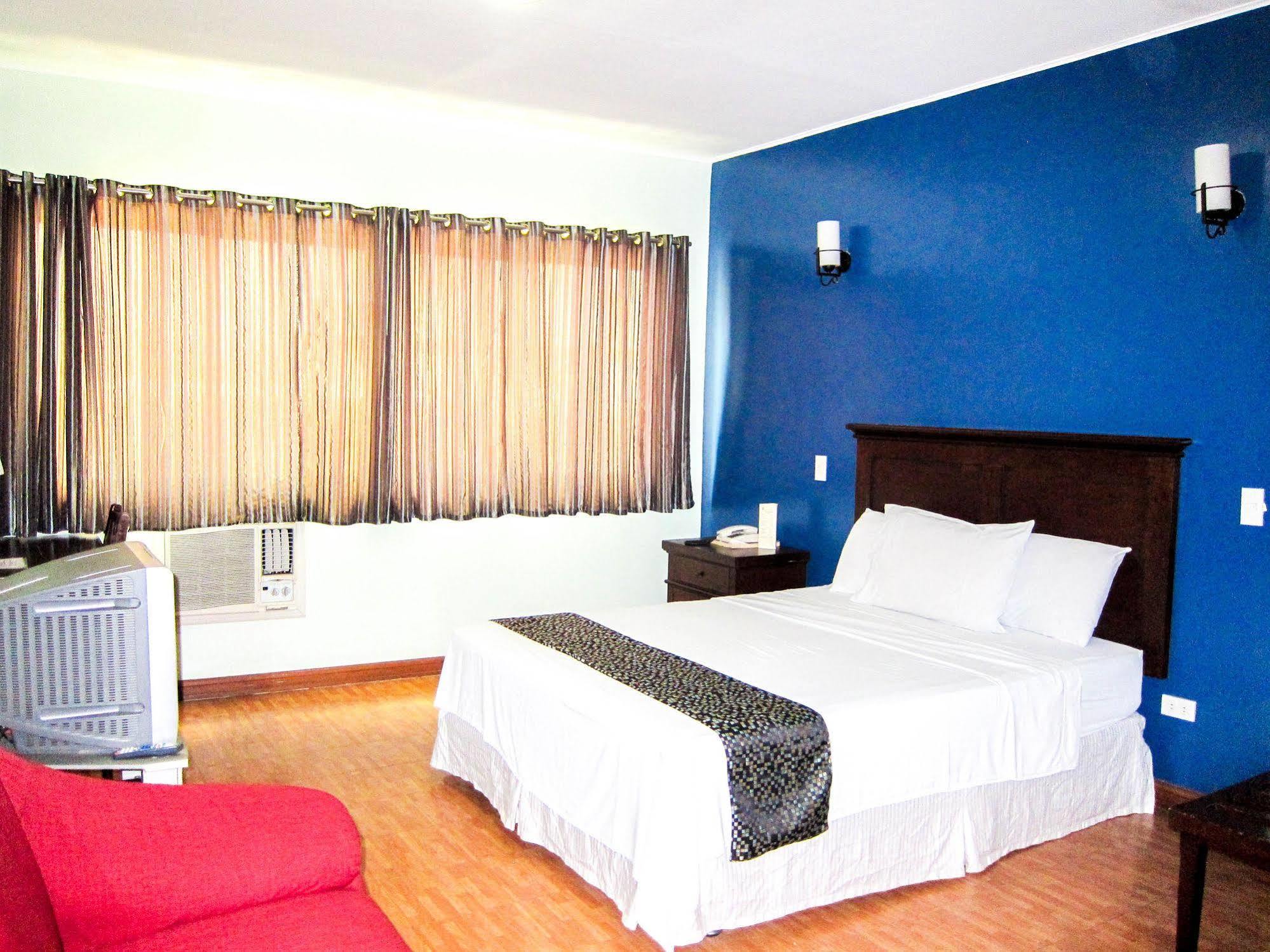 Oftana Suites Mandaue-stad Buitenkant foto