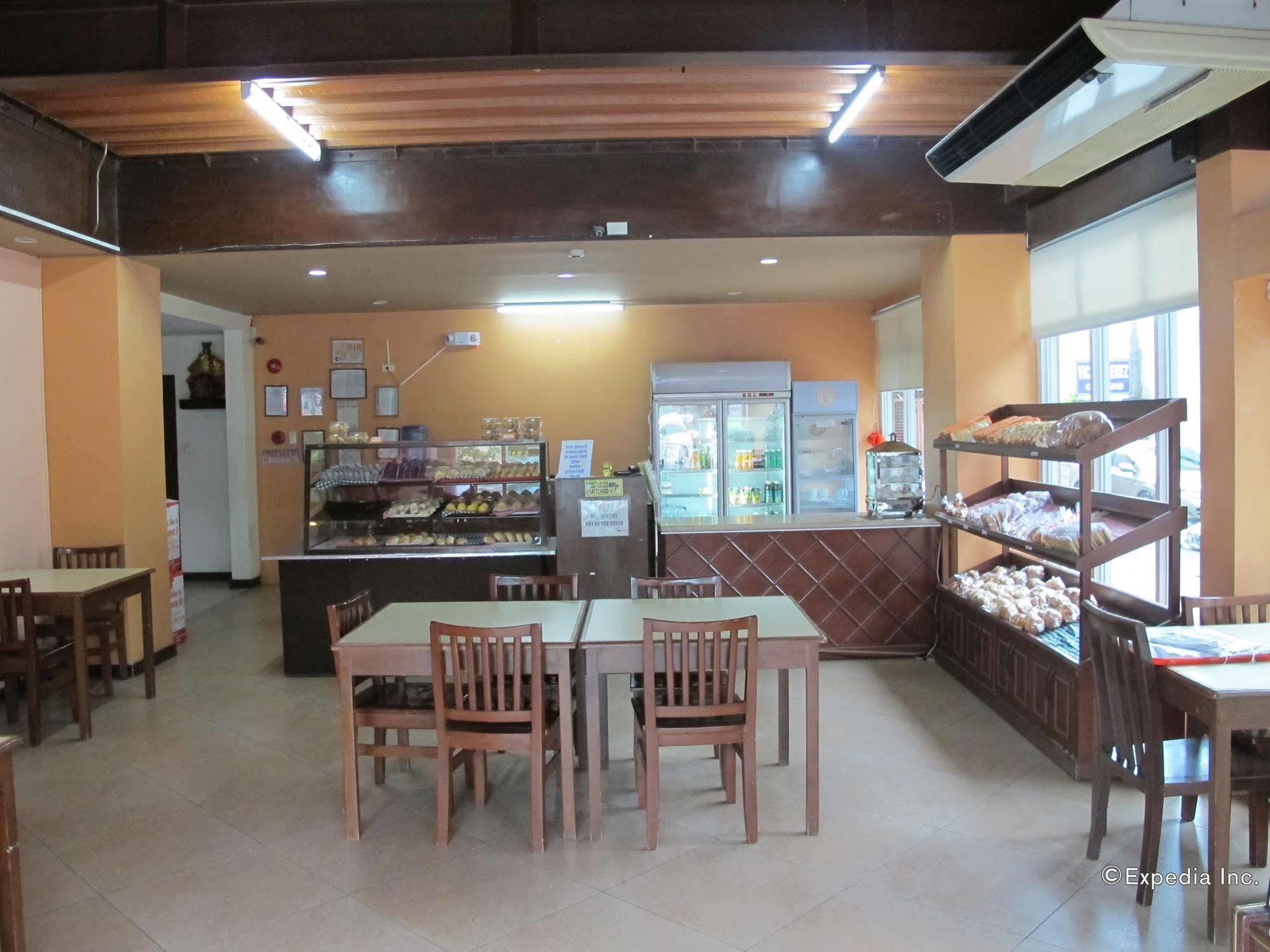 Oftana Suites Mandaue-stad Buitenkant foto