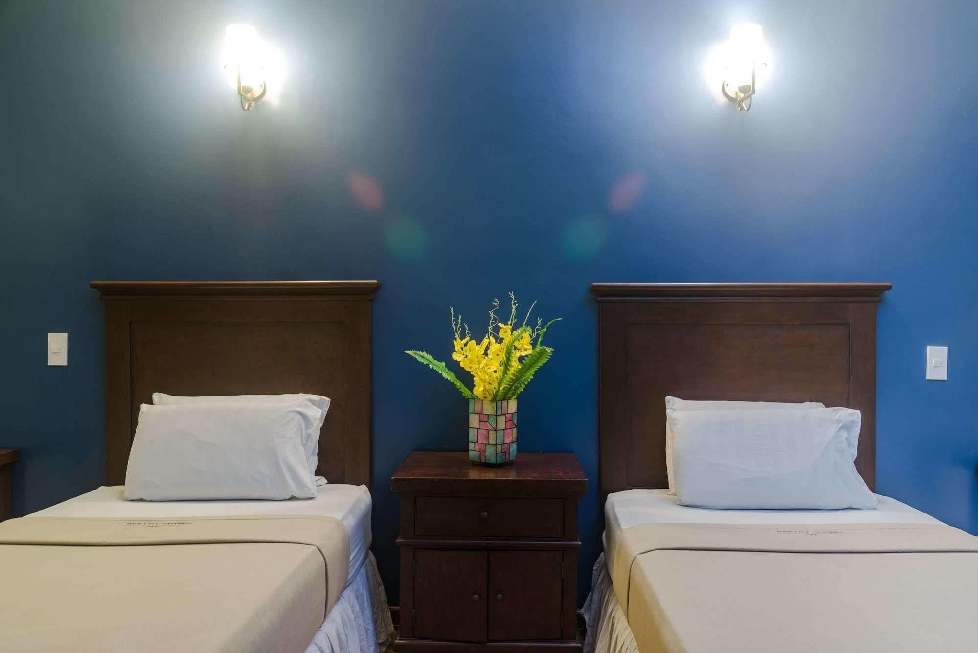 Oftana Suites Mandaue-stad Buitenkant foto