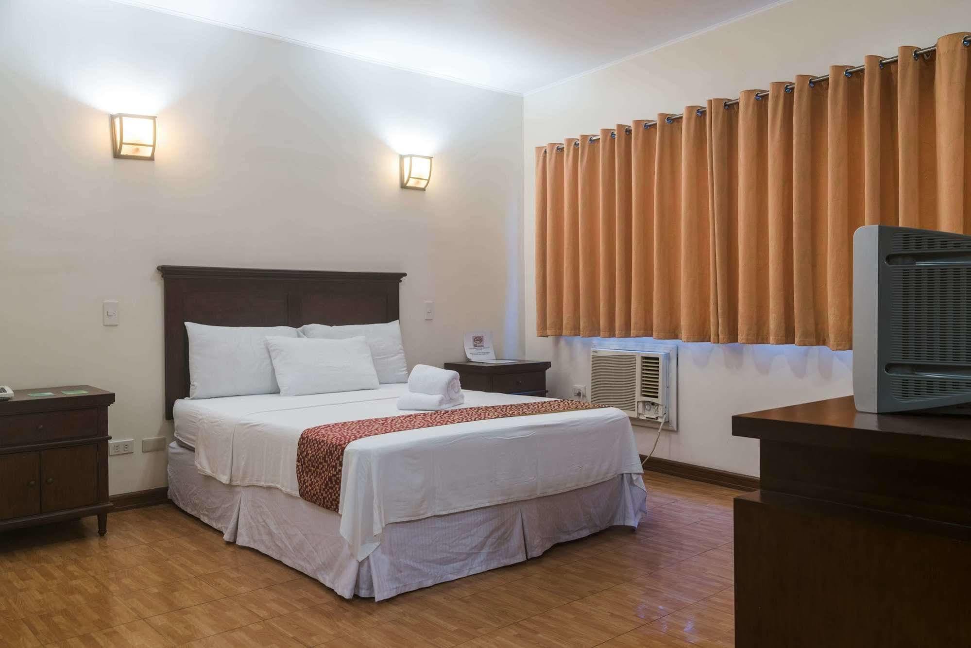 Oftana Suites Mandaue-stad Buitenkant foto
