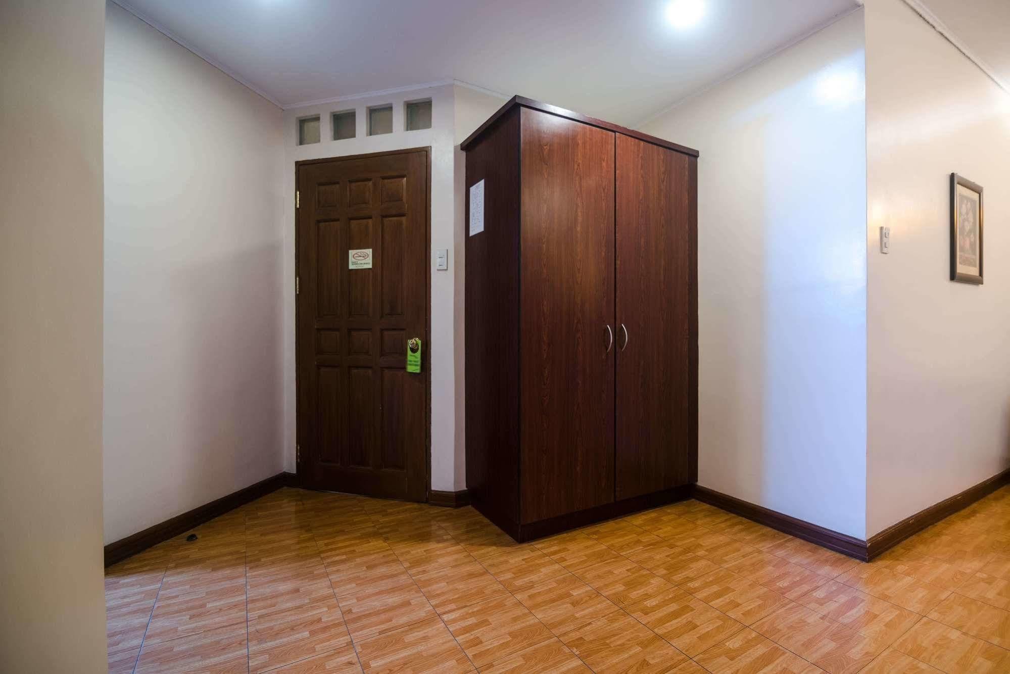 Oftana Suites Mandaue-stad Buitenkant foto