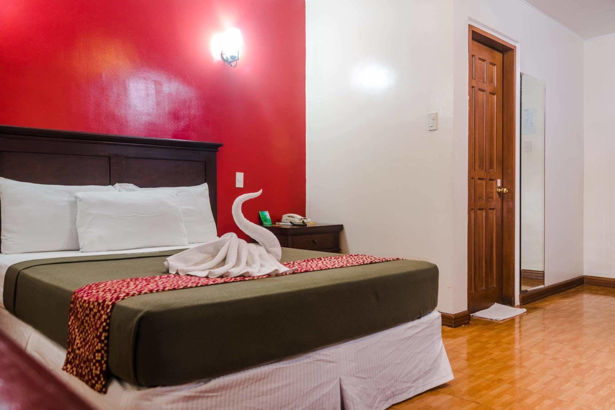 Oftana Suites Mandaue-stad Buitenkant foto